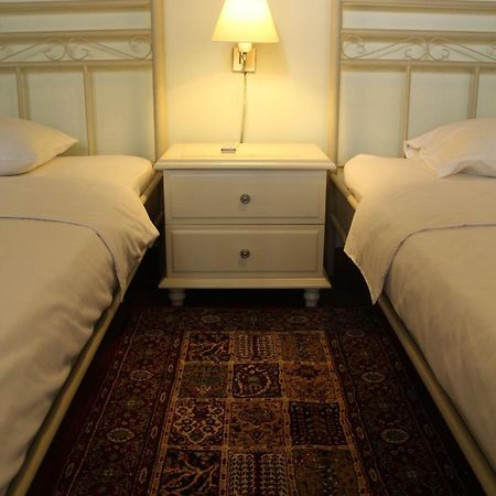Bed And Breakfast Tomang Джакарта Номер фото