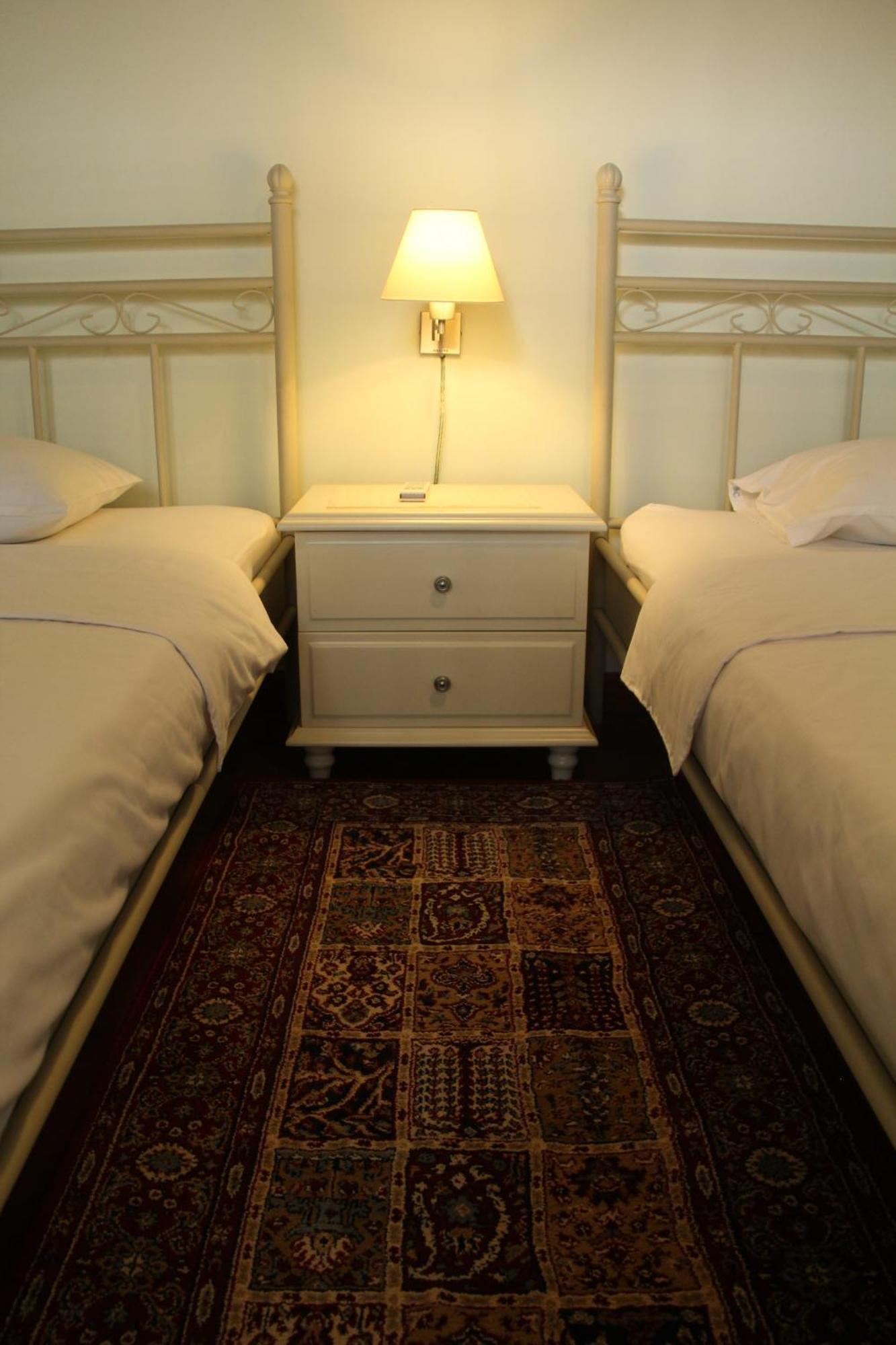 Bed And Breakfast Tomang Джакарта Номер фото