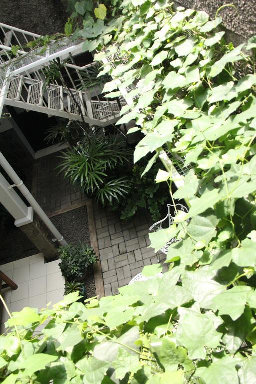 Bed And Breakfast Tomang Джакарта Экстерьер фото